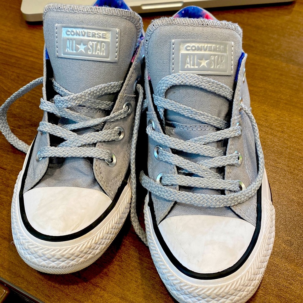 Converse all stars size 6. Worn once.